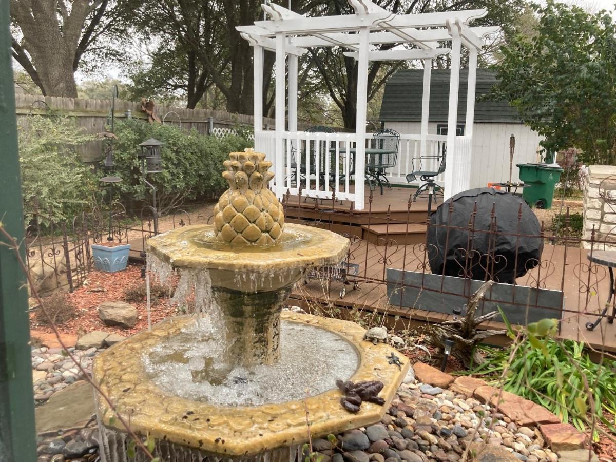 Granbury Gardens Bed And Breakfast Ngoại thất bức ảnh