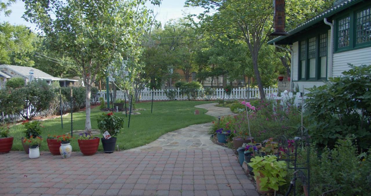 Granbury Gardens Bed And Breakfast Ngoại thất bức ảnh